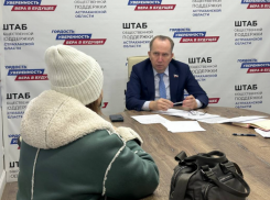 Игорь Седов пообещал благоустроить тротуар перед астраханской поликлиникой