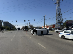 В Астрахани у «Ярмарки» опрокинулась маршрутка с пассажирами