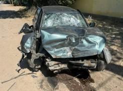 В Астрахани столкнулись «Рено» и «Лада»: есть погибшая и пострадавшие