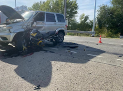 Под Астраханью мотоциклист разбился при обгоне внедорожника