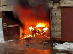 В Астраханской области на пожаре в гараже пострадал 44-летний мужчина