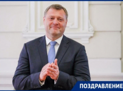 Игорь Бабушкин поздравил астраханок с Международным женским днем