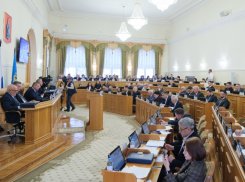 На пленарном заседании Думы Астраханской области депутаты рассмотрели более 35 вопросов