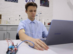 Юный астраханец разработал прибор для подавления нервных тиков