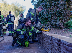 Астраханские огнеборцы рассказали как тушили пожар на Савушкина и спасли 11 человек