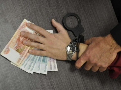 В Астрахани сотрудника уголовного розыска подозревают в мошенничестве