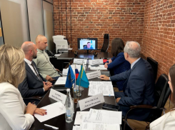 В Астрахани обсудили перспективы открытия торгового дома Атырауской области