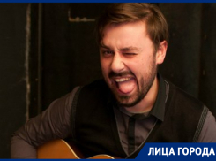 «В Астрахани пропал социальный запрос на музыку»: Виктор Коробов про «Шурупы», постмодернизм и плагиат