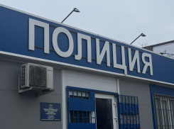 В Астрахани возле кафе мужчина напал на полицейского