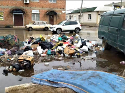 Возле астраханской центральной ярмарки развели антисанитарию