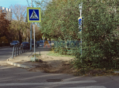 На одной из центральных улиц Астрахани обнаружили опасный тротуар