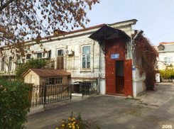 В Астрахани на территории кожно-венерологического диспансера произошел пожар