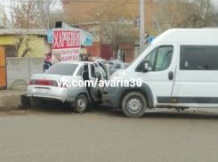 В Астрахани в результате ДТП пострадали пассажиры маршрутки