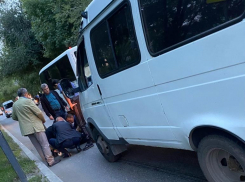 В Астрахани на улице Савушкина маршрутка сбила ребёнка