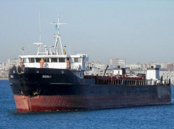 В Астраханской области на выходе в Каспийское море село на мель судно «Раша-1»