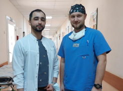 Астраханские врачи спасли мальчику руку, поврежденную электропилой
