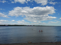 В Астрахани чуть не утонули отец с ребенком: мужчина не умел плавать