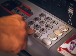 Омские мошенники оформили на астраханку многомиллионный кредит