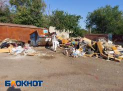 «ЭкоЦентр»: контейнерные площадки в Астрахани обрастают коммунальными отходами