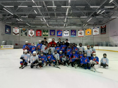 Олимпийский чемпион провел мастер-класс и раздал автографы юным астраханским спортсменам