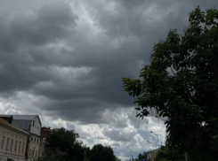 Под Астраханью молния ударила в жилой дом и устроила пожар