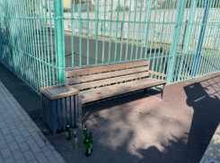 Заснувший на улице астраханец лишился рюкзака с ценными вещами