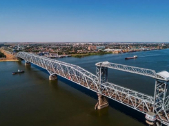 Утром 27 апреля в Астрахани разведут Старый мост