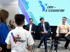 Астраханский школьник Даниил Лесных встретился с министром просвещения России