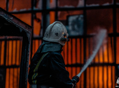 В Астрахани произошли пожары недалеко от троллейбусного парка и рынка