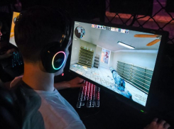 Астраханская администрация наградила победителей местного чемпионата по киберспорту