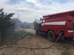 В Черноярском районе Астраханской области горели две квартиры, есть пострадавшие 