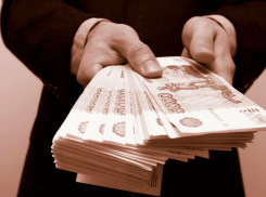 Организации и предприятия задолжали астраханцам около 6,4 миллиона рублей