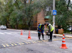 В Астрахани создают комплексные пешеходные переходы у детсадов и школ