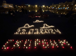 Астраханцы провели акцию «Журавли» в память о жертвах теракта в Подмосковье