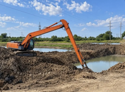 Под Астраханью на ерике Ножовский строят полезное водопропускное сооружение