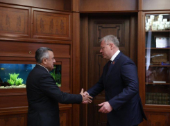 Астраханский губернатор рассказал о ходе строительства детсада в селе Махрузлу