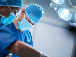 Астраханские хирурги спасли пенсионера от ампутации