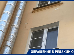В центре Астрахани гибнет памятник архитектуры из-за ремонта в заехавшем туда кафе