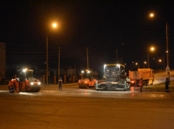 В Астрахани дорожники провели ямочный ремонт на Кубанском мосту