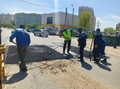 Глава Астрахани ежедневно изучает мнение жителей о состоянии городских дорог