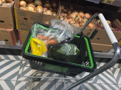 За февраль в Астрахани подорожали еда, книги и сотовая связь