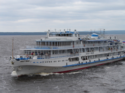 В Астраханской области сел на мель теплоход «Павел Бажов»