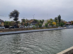 В астраханских городских каналах уменьшили уровень воды