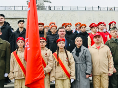 Астраханские юнармейцы приняли на хранение «Знамя Победы»