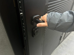 Под Астраханью мужчина залез в жилой дом и попытался похитить женщину