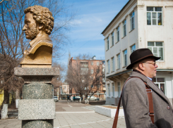 Ушла эпоха: Виталий Гутман покинул пост министра образования Астраханской области 