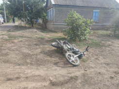 В Астраханской области два подростка попали в реанимацию после езды на мопеде