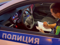 В Астрахани задержали участников пьяного застолья на детской площадке