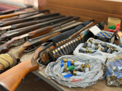 Росгвардейцы передали бойцам СВО добровольно сданное астраханцами оружие