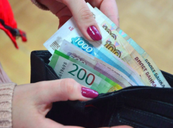 За год зарплата астраханцев выросла на 17,7%